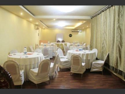 DLF Phase 3 House | Emarald Hotel and Resorts-Fully Vaccinated Staff