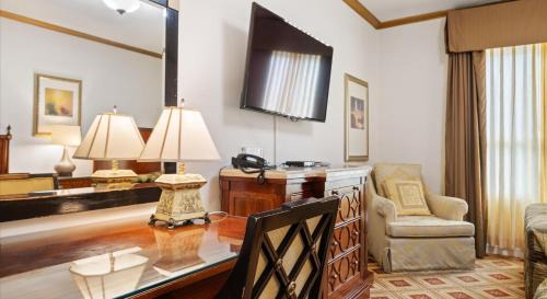 Tenderloin Hotel | EMBASSY HOTEL