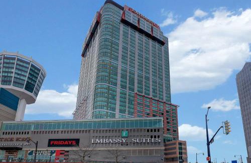 Fallsview Hotel | Embassy Suites by Hilton Niagara Falls/Fallsview