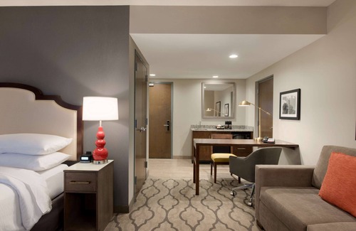 Naperville Hotel | Embassy Suites by Hilton Chicago Naperville