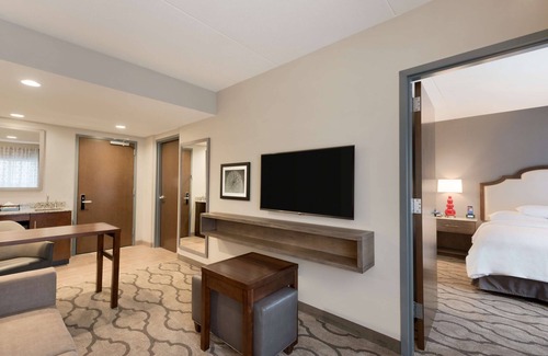 Naperville Hotel | Embassy Suites by Hilton Chicago Naperville