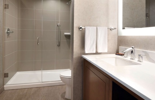 Naperville Hotel | Embassy Suites by Hilton Chicago Naperville