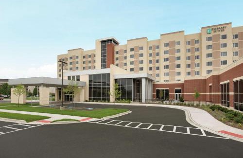 Naperville Hotel | Embassy Suites by Hilton Chicago Naperville