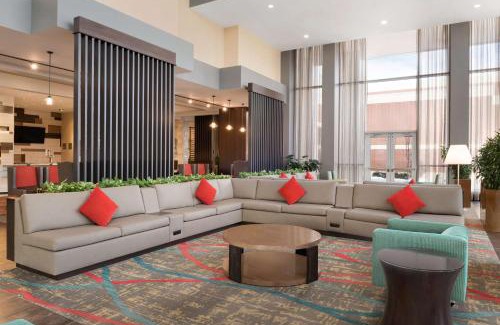 Naperville Hotel | Embassy Suites by Hilton Chicago Naperville