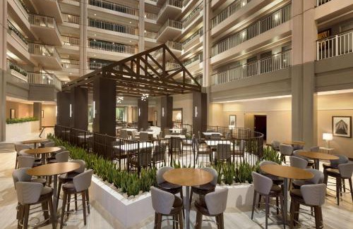 Lombard Hotel | Embassy Suites by Hilton Chicago Lombard