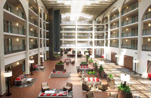 Livonia Hotel | Embassy Suites by Hilton Detroit - Livonia/Novi
