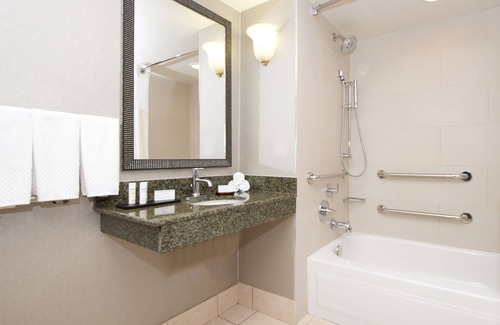 Livonia Hotel | Embassy Suites by Hilton Detroit Livonia Novi