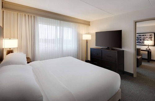 Troy Hotel | Embassy Suites by Hilton Detroit Troy Auburn Hills