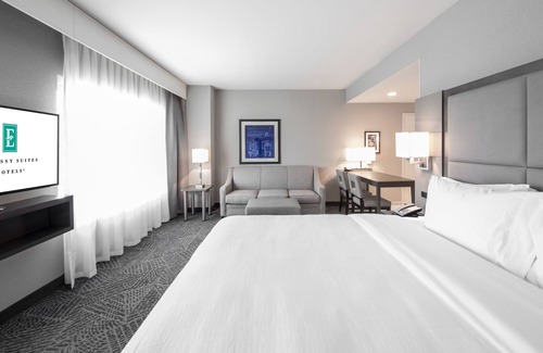 Olathe Hotel | Embassy Suites by Hilton Kansas City Olathe