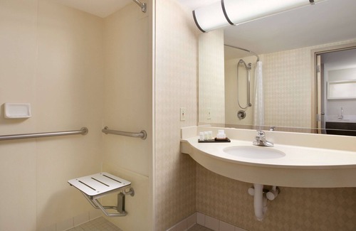 Yorkshire Hotel | Embassy Suites by Hilton Newark Wilmington South