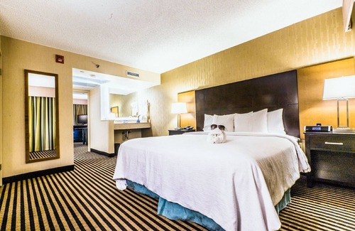 Piscataway Hotel | Embassy Suites by Hilton Piscataway Somerset