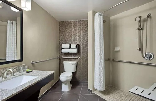 Bridgeton Hotel | Embassy Suites by Hilton St. Louis Airport
