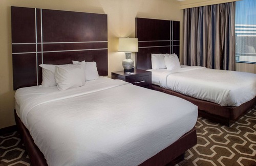 Bridgeton Hotel | Embassy Suites by Hilton St. Louis Airport