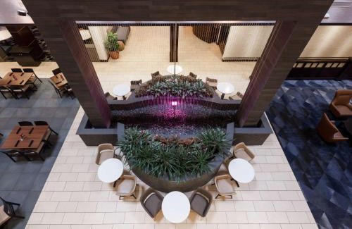 Tampa Hotel | Embassy Suites by Hilton Tampa Brandon