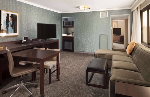Tysons Hotel | Embassy Suites by Hilton Tysons Corner