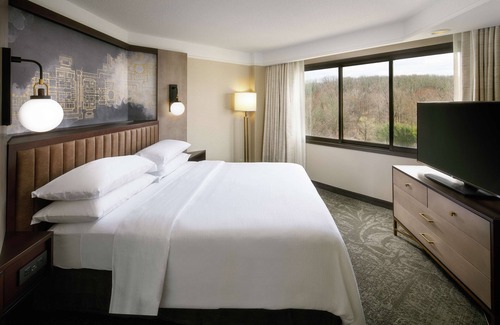 Tysons Hotel | Embassy Suites by Hilton Tysons Corner