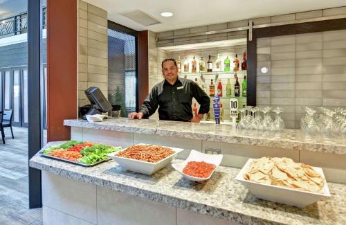 South Loop Hotel | Embassy Suites by Hilton Minneapolis Airport