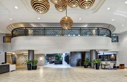 South Loop Hotel | Embassy Suites by Hilton Minneapolis Airport