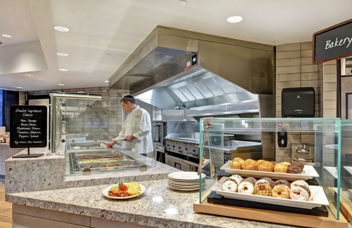 South Loop Hotel | Embassy Suites by Hilton Minneapolis Airport