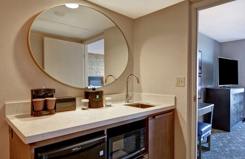 South Loop Hotel | Embassy Suites by Hilton Minneapolis Airport
