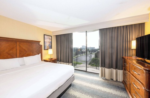 West Bloomington Hotel | Embassy Suites by Hilton Bloomington/Minneapolis