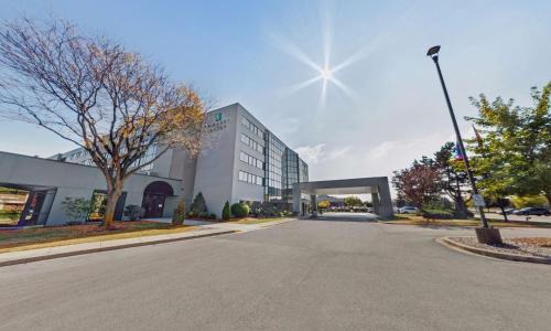 Brookfield Hotel | Embassy Suites by Hilton Milwaukee Brookfield