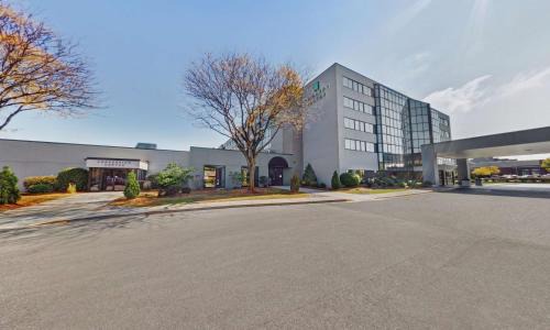 Brookfield Hotel | Embassy Suites by Hilton Milwaukee Brookfield