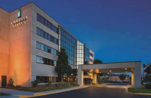 Brookfield Hotel | Embassy Suites by Hilton Milwaukee Brookfield