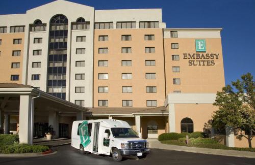 Waldron Hotel | Embassy Suites by Hilton Kansas City International Airport