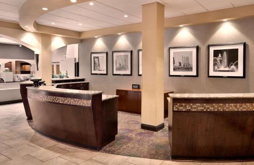 Waldron Hotel | Embassy Suites by Hilton Kansas City International Airport
