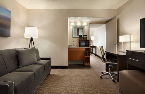 Wheatland Hotel | Embassy Suites by Hilton Oklahoma City Will Rogers Airport
