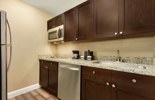 Yamacraw Village Hotel | Embassy Suites by Hilton Savannah Historic District