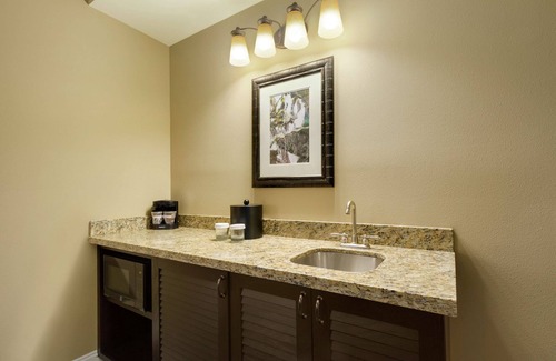 Yamacraw Village Hotel | Embassy Suites by Hilton Savannah Historic District