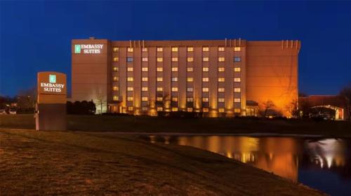 Schaumburg Hotel | Embassy Suites by Hilton Chicago Schaumburg Woodfield