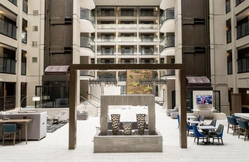 Schaumburg Hotel | Embassy Suites by Hilton Chicago Schaumburg Woodfield