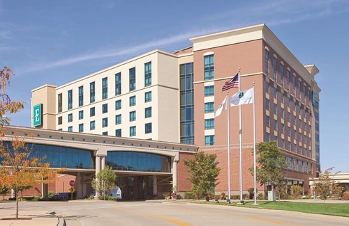 Peoria Hotel | Embassy Suites East Peoria Hotel and Riverfront Conference Center