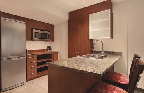 International District Hotel | Embassy Suites Montréal by Hilton
