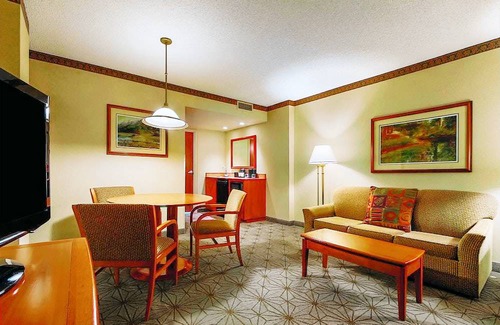 Portland Hotel | Embassy Suites by Hilton Portland Airport 2 Room Suite - 2 Double Beds - Non-smoking