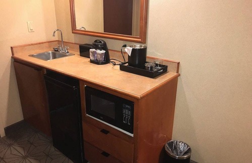 Portland Hotel | Embassy Suites by Hilton Portland Airport 2 Room Suite - 2 Double Beds - Non-smoking