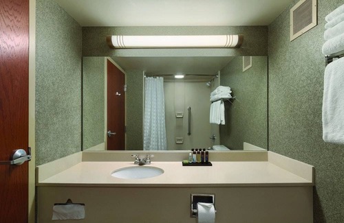 Portland Hotel | Embassy Suites by Hilton Portland Airport 2 Room Suite - 2 Double Beds - Non-smoking