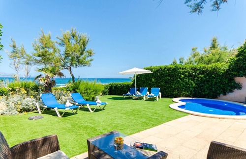 Urbanizacion S'Estanyol Villa | EMBAT - Seafront house with garden, pool and bbq.