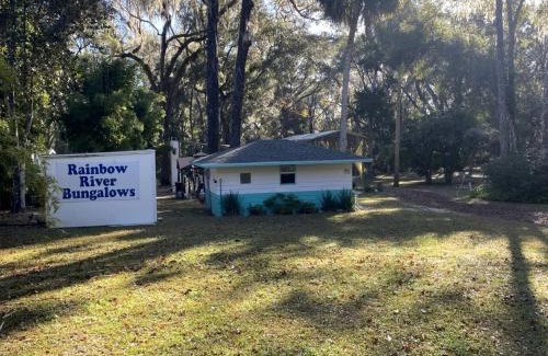 Dunnellon House | Embrace Nature in this Cottage Nestled Amidst Trees in Dunnellon, Florida