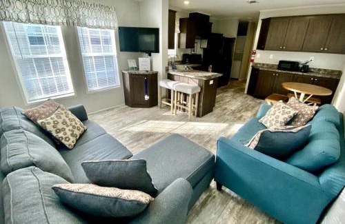 Dunnellon House | Embrace Nature in this Cottage Nestled Amidst Trees in Dunnellon, Florida