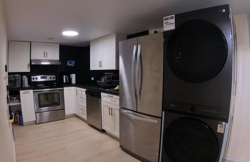 Russell Apartment | Embrun Getaway Near Calypso | 1BR, Kitchen, Laundry, Free Parking