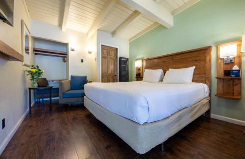Tahoe Island Hotel | Emerald Bay Lodge