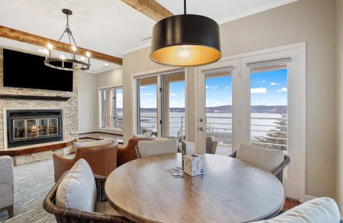 Lake Ozark Apartment | Emerald Bay Unit 1B