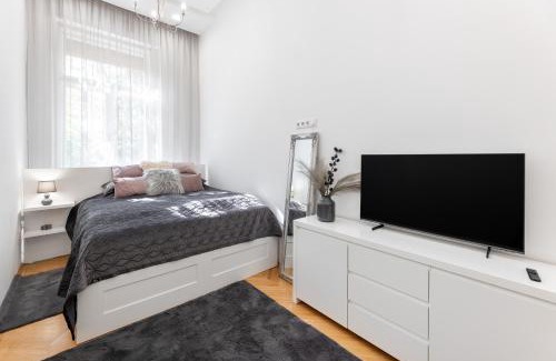 Debrecen Apartment | EMERALD CITY CHIC APARTMENT - Debrecen