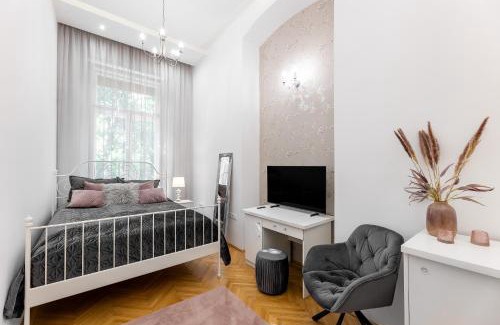 Debrecen Apartment | EMERALD CITY CHIC APARTMENT - Debrecen