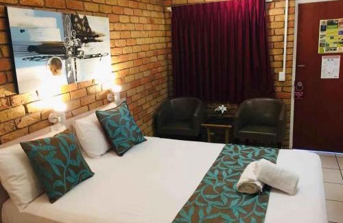 Emerald Hotel | Emerald Highlands Motel