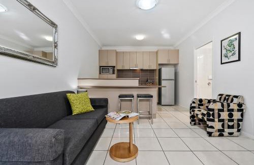 Emerald Apartment | Emerald Inn by Travellers